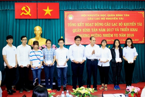 Thành viên Câu lạc bộ Khuyến tài quận Bình Tân
rèn luyện kỹ năng sống, nâng cao trình độ Anh ngữ