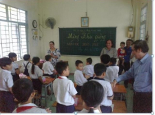 BUỔI KHAI GIẢNG Ở MỘT LỚP HỌC ĐẶC BIỆT