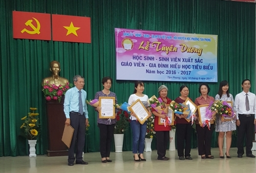 HỘI KHUYẾN HỌC PHƯỜNG TÂN PHONG QUẬN 7 
VỚI HOẠT ĐÔNG TRUYỀN THỐNG