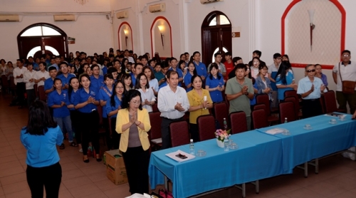 HỘI KHUYẾN HỌC QUẬN BÌNH THẠNH

TRAO 70 SUẤT HỌC BỔNG KHUYẾN HỌC, KHUYẾN TÀI 
TRỊ GIÁ 128.700.000Đ