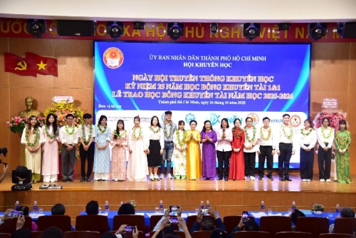 Trao 345 học bổng khuyến tài cho sinh viên TP.HCM