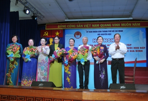 TỔNG KẾT 10 NĂM THỰC HIỆN CHƯƠNG TRÌNH
“TIẾT KIỆM NUÔI HEO ĐẤT KHUYẾN HỌC”
MÔ HÌNH XÂY DỰNG QUỸ KHUYẾN HỌC GIA ĐÌNH
(2007 – 2017)