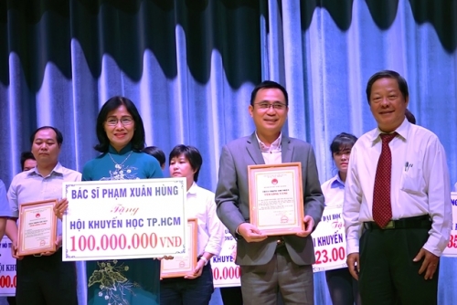 BÀI PHÁT BIỂU 
CỦA BÁC SĨ PHẠM XUÂN HÙNG
ÂN NHÂN TÀI TRỢ HỌC BỔNG