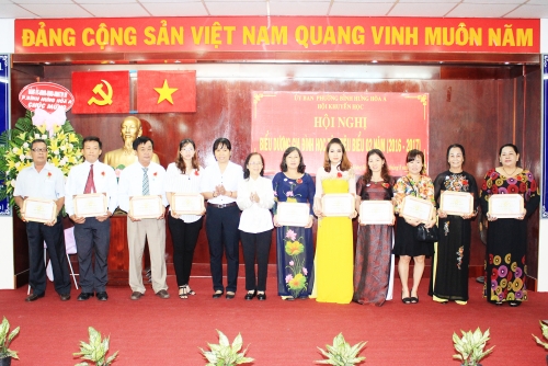 Hội Khuyến học phường Bình Hưng Hòa A, quận Bình Tân 
Tổ chức hội nghị biểu dương gia đình học tập tiêu biểu 2 năm