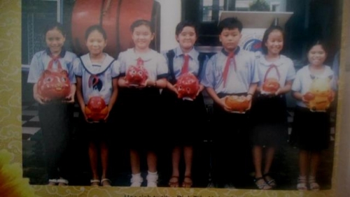 HỘI KHUYẾN HỌC QUẬN 1
10 năm thực hiện phong trào 
“Tiết kiệm nuôi heo đất Khuyến học”